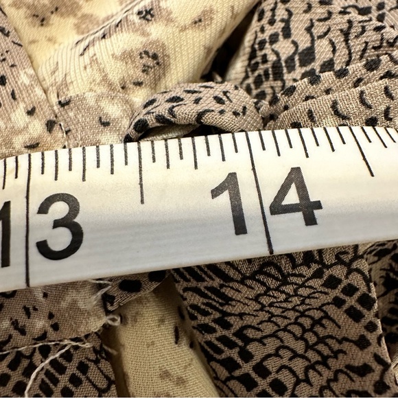 🆕 The Impeccable Pig Snake Skin Short Sleeve Wrap Dress Size L - Picture 12 of 15